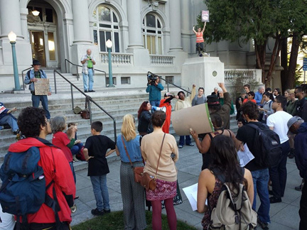 Protesters rally to condemn the anti-homeless laws in Berkeley. Sarah Menefee photo