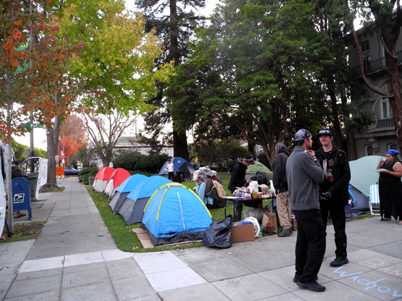 A sleep-out began at City Hall on November 16 in protest of Berkeley’s anti-homeless laws, and then it grew into a longer term occupation. Carol Denney photo