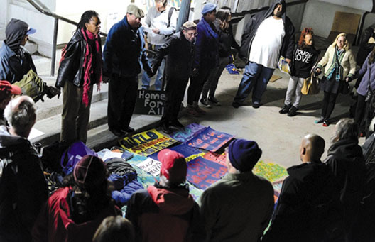 Homeless advocates begin an all-night vigil in front of old City Hall in protest of the Berkeley City Council’s anti-homeless laws. Photo credit: Kevin Cheung, Daily Cal